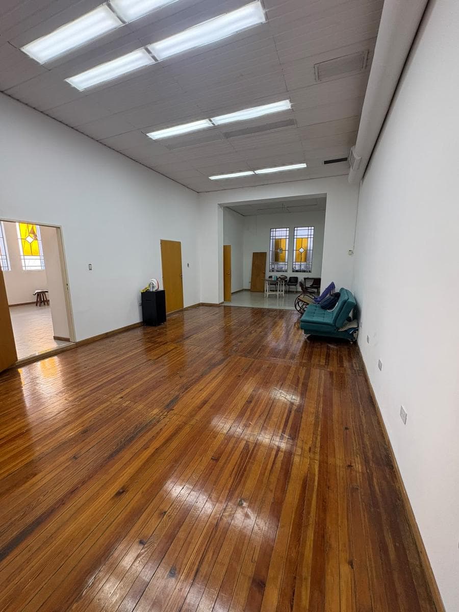 Upper-Floor House for Commercial Rent