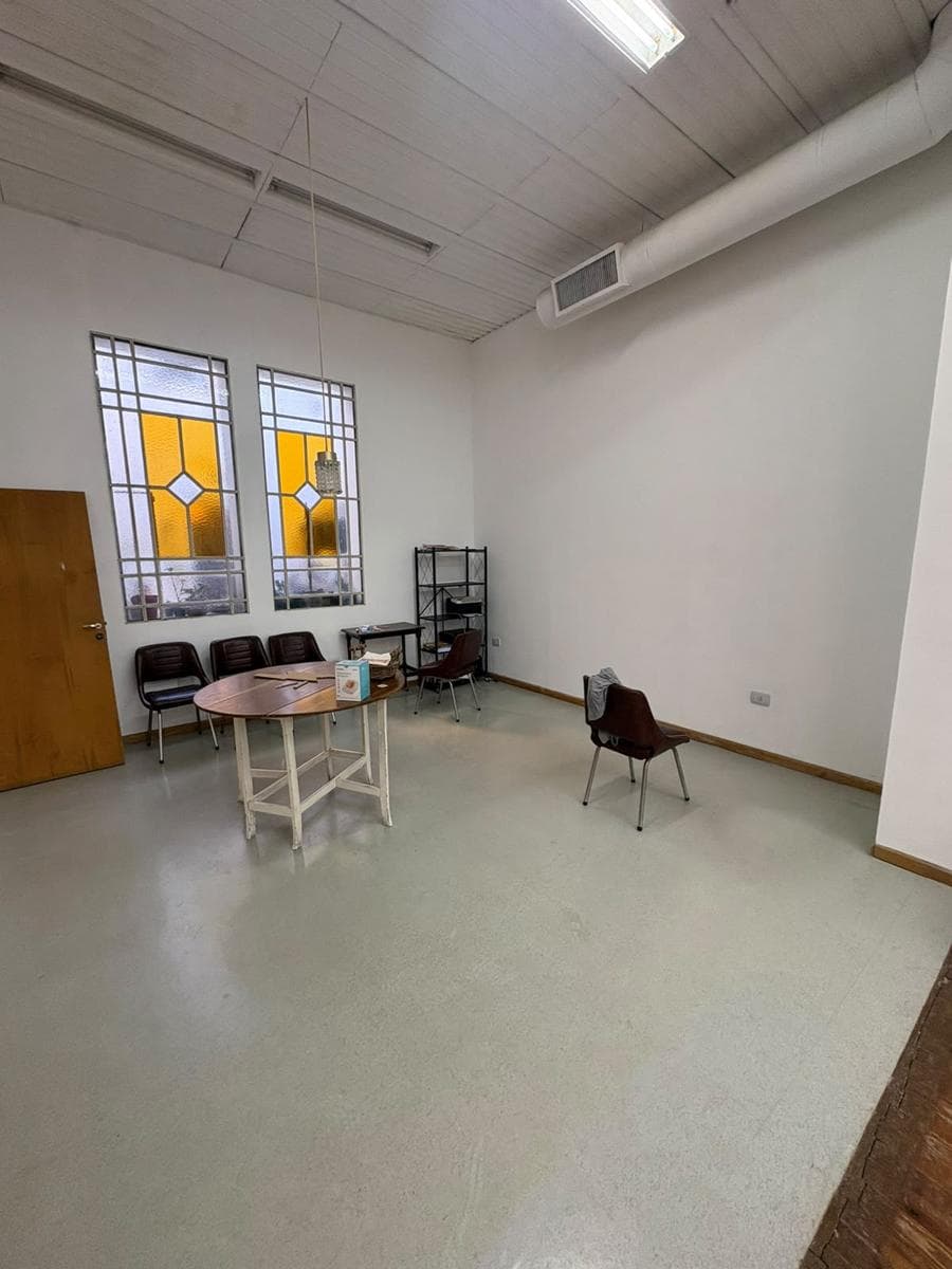 Upper-Floor House for Commercial Rent