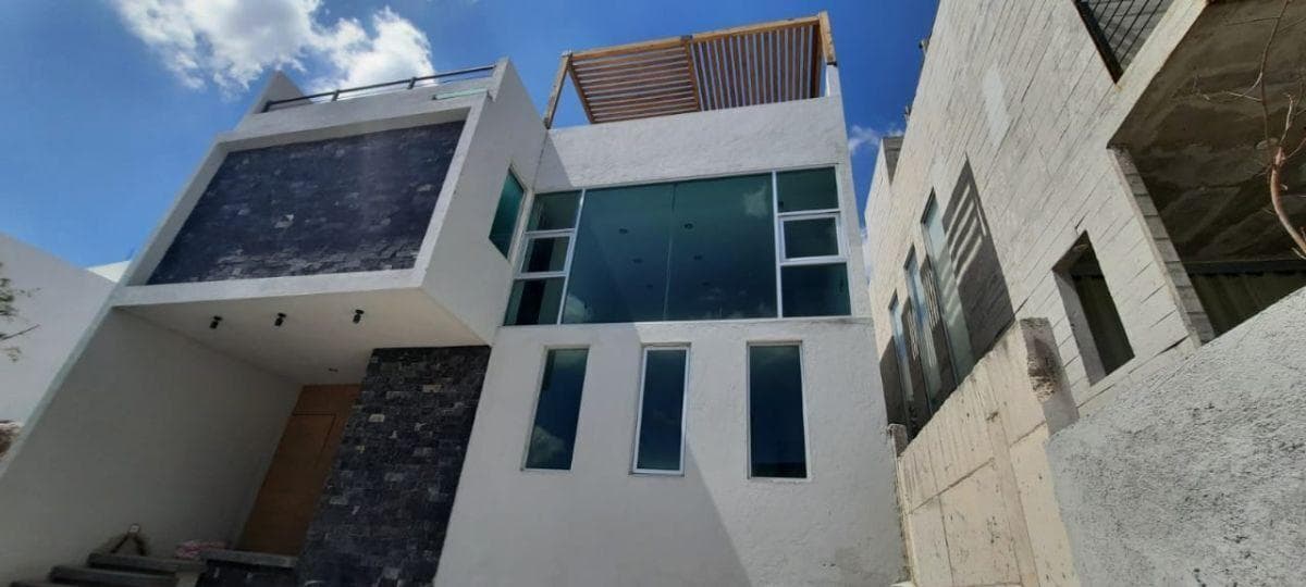 Fully Furnished House for Rent in Zibatá, Querétaro, with a Rooftop Garden