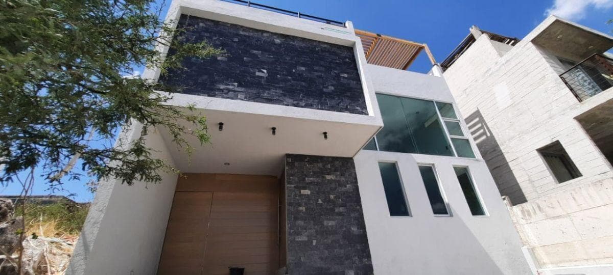 Fully Furnished House for Rent in Zibatá, Querétaro, with a Rooftop Garden
