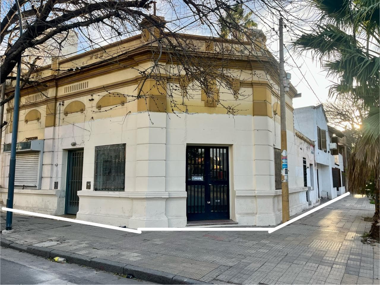 BULK SALE IN ALTA CORDOBA: HOUSE, 3 APARTMENTS, AND COMMERCIAL SPACE