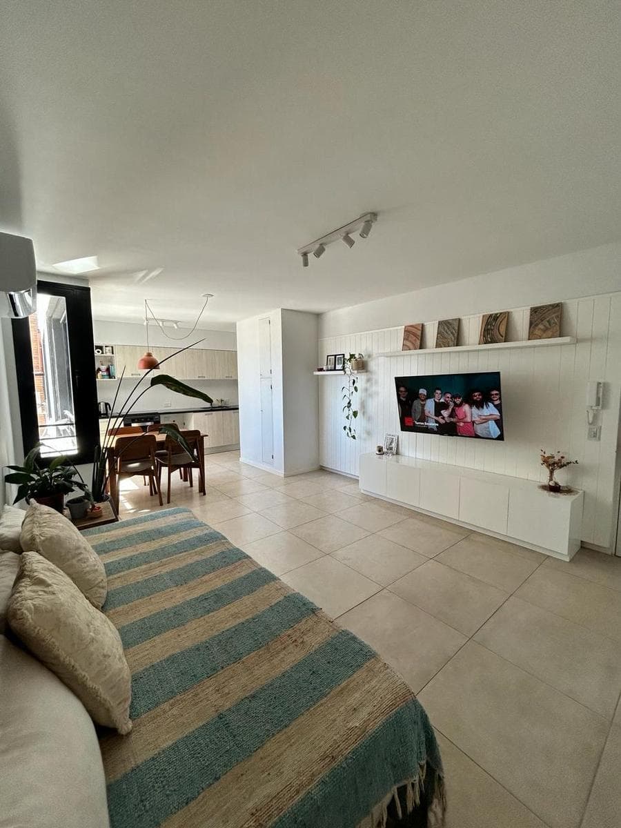 Short-term rental: 2-bedroom apartment near the river, with garage and amenities