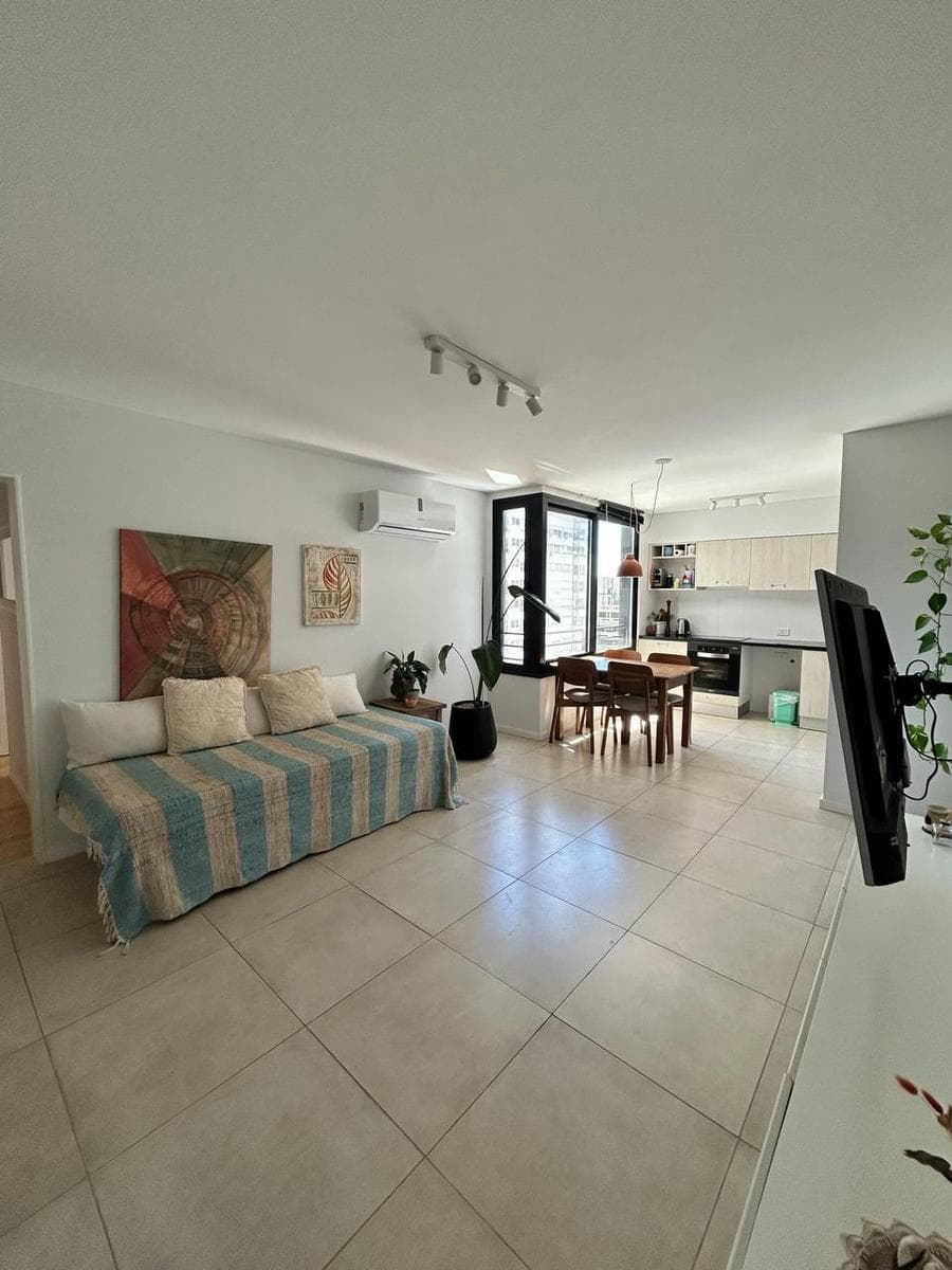 Short-term rental: 2-bedroom apartment near the river, with garage and amenities