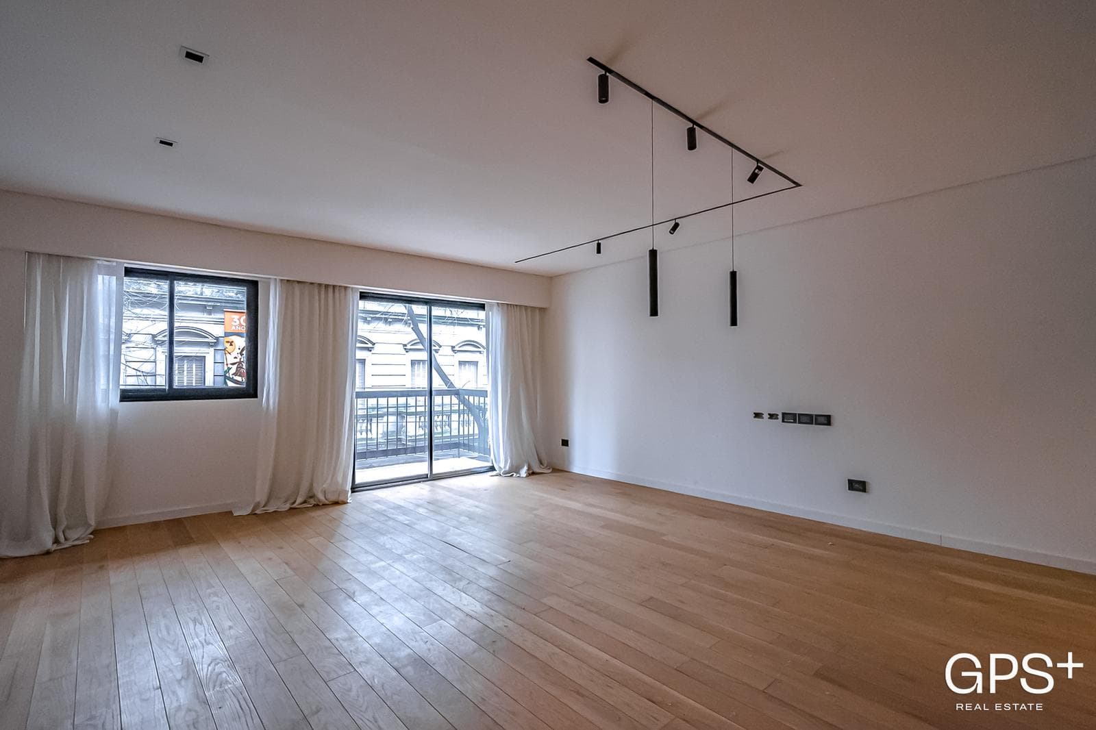 3-Bedroom Apartment with New Recycled Materials - Dedicated Parking Space and Balcony in Recoleta