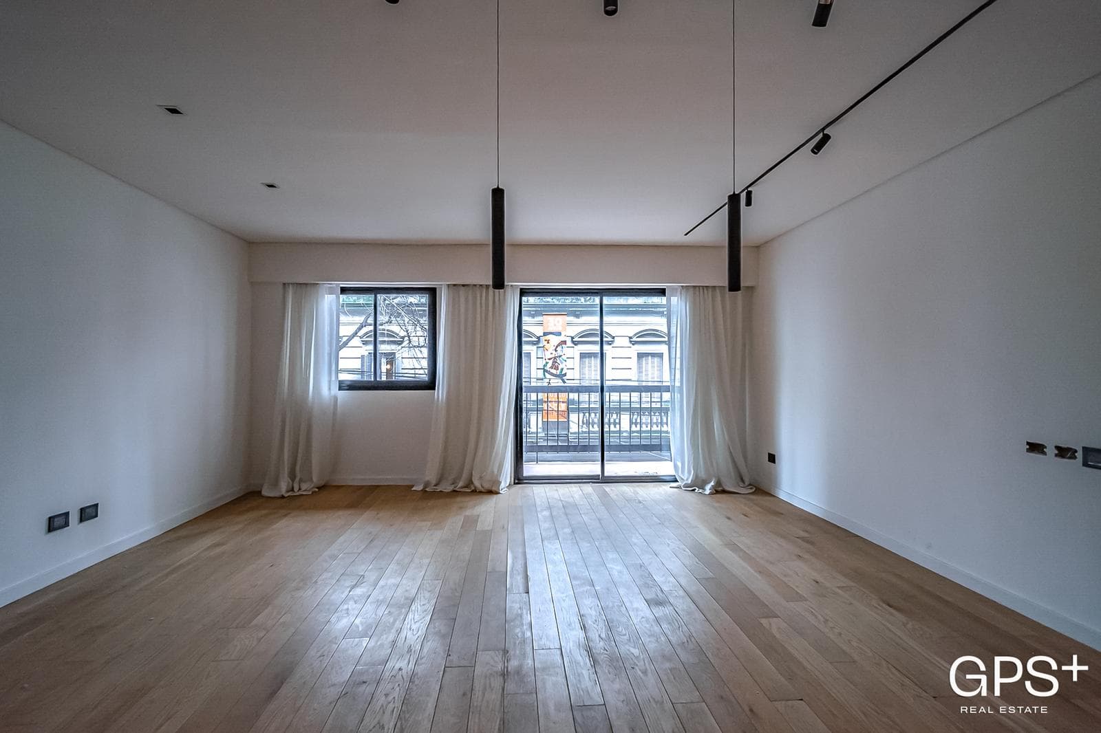 3-Bedroom Apartment with New Recycled Materials - Dedicated Parking Space and Balcony in Recoleta