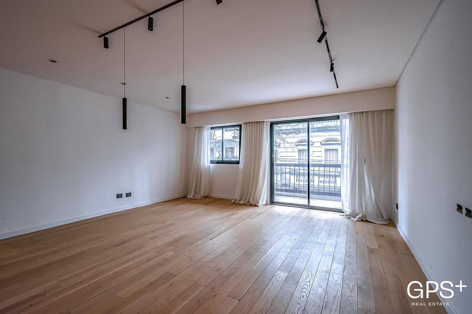 3-Bedroom Apartment with New Recycled Materials - Dedicated Parking Space and Balcony in Recoleta
