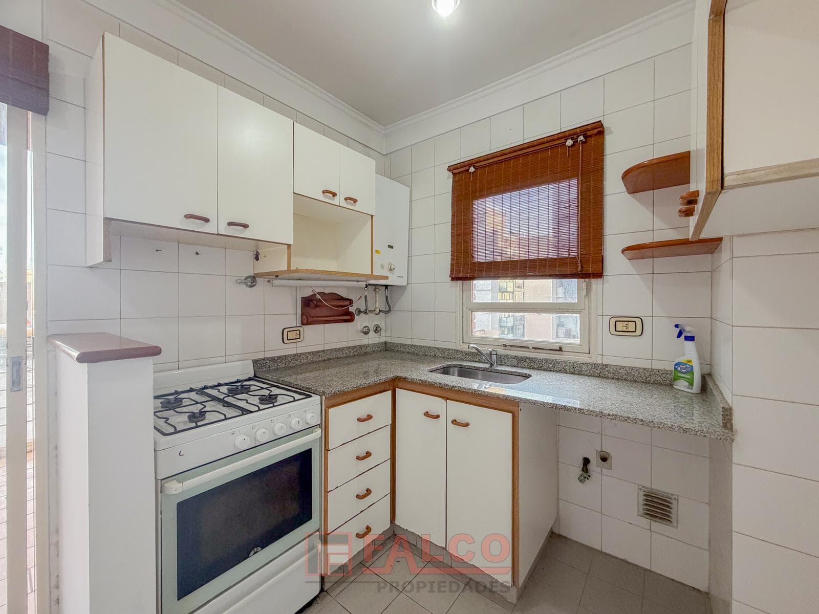 Two living areas in a high-rise with 24-hour security - Sum and Parrillas