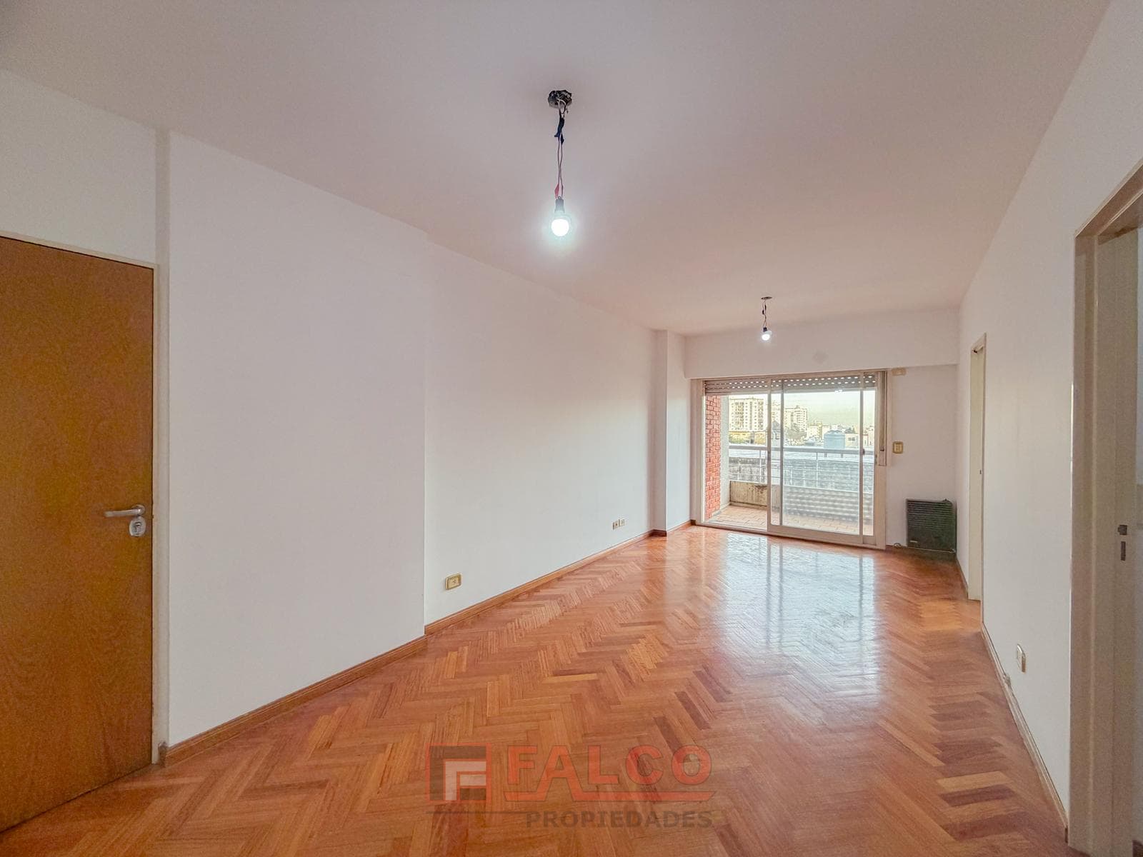 Two living areas in a high-rise with 24-hour security - Sum and Parrillas