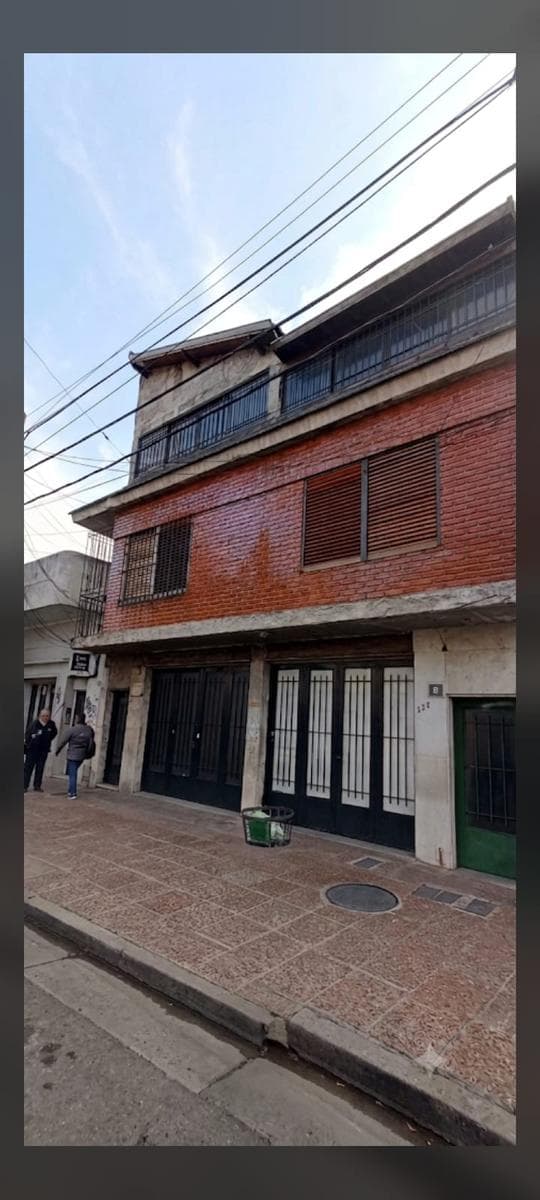200-square-meter, two-story apartment for sale, in need of renovation; can be divided into two or four units
