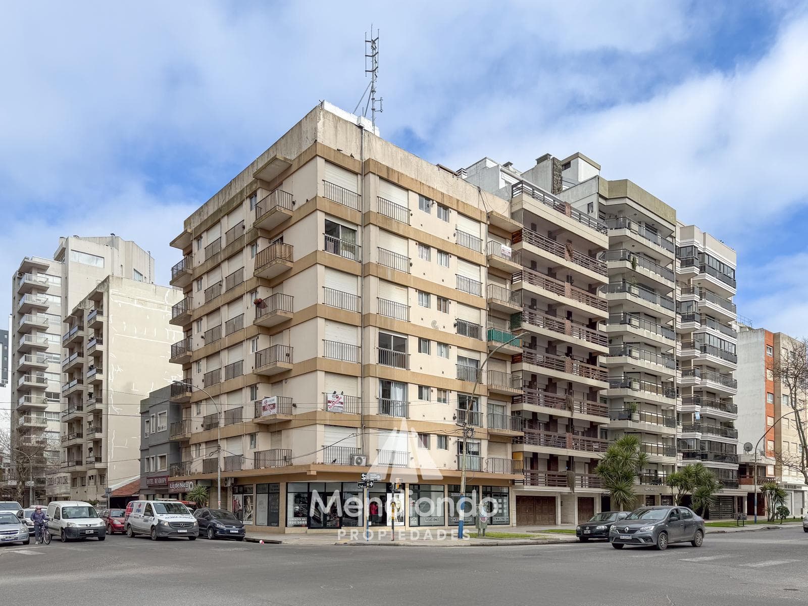 2-bedroom apartment on the 6th floor, facing the street, with a VIEW OF THE OCEAN and Plaza España. La Perla.