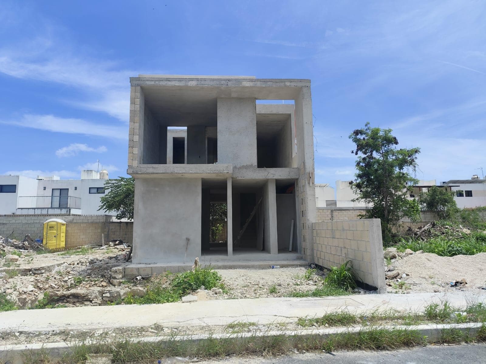 House in a condominium complex in the Real Montejo Subdivision