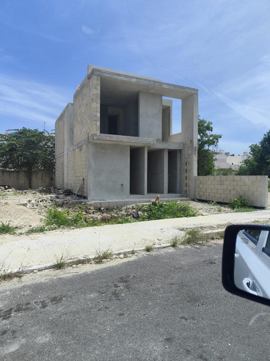House in a condominium complex in the Real Montejo Subdivision