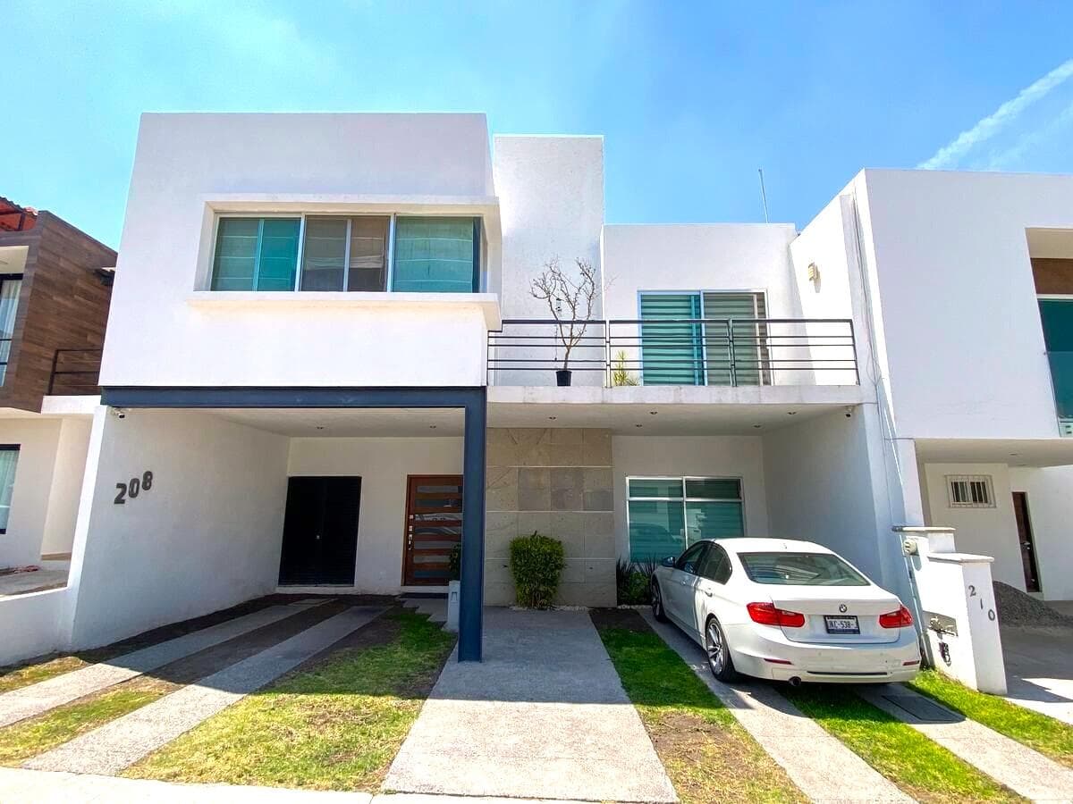 House for Sale in CUMBRES DEL LAGO