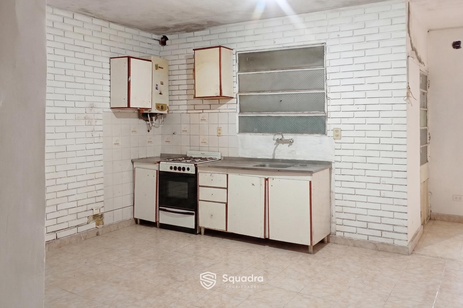 FOR SALE - Corridor-style apartment to renovate - Alberdi neighborhood, Rosario.