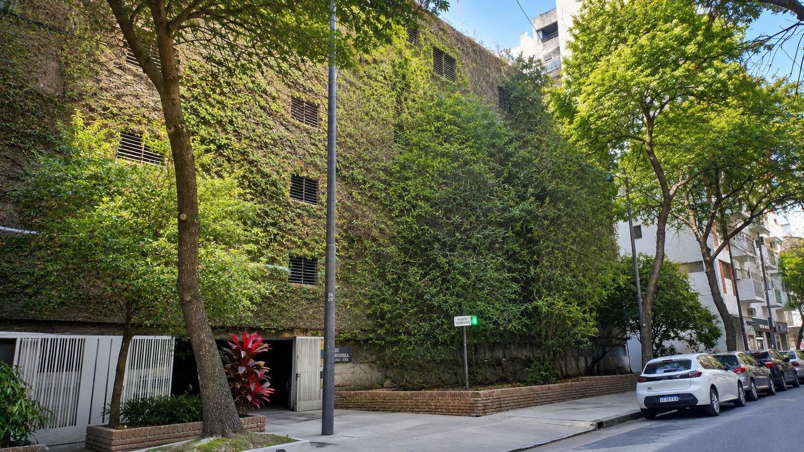 FIXED, COVERED PARKING SPACE FOR SALE IN BELGRANO – OLAZÁBAL AT 2600
