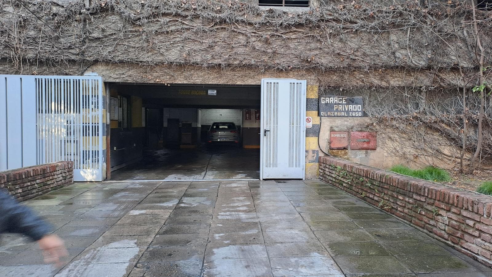 FIXED, COVERED PARKING SPACE FOR SALE IN BELGRANO – OLAZÁBAL AT 2600