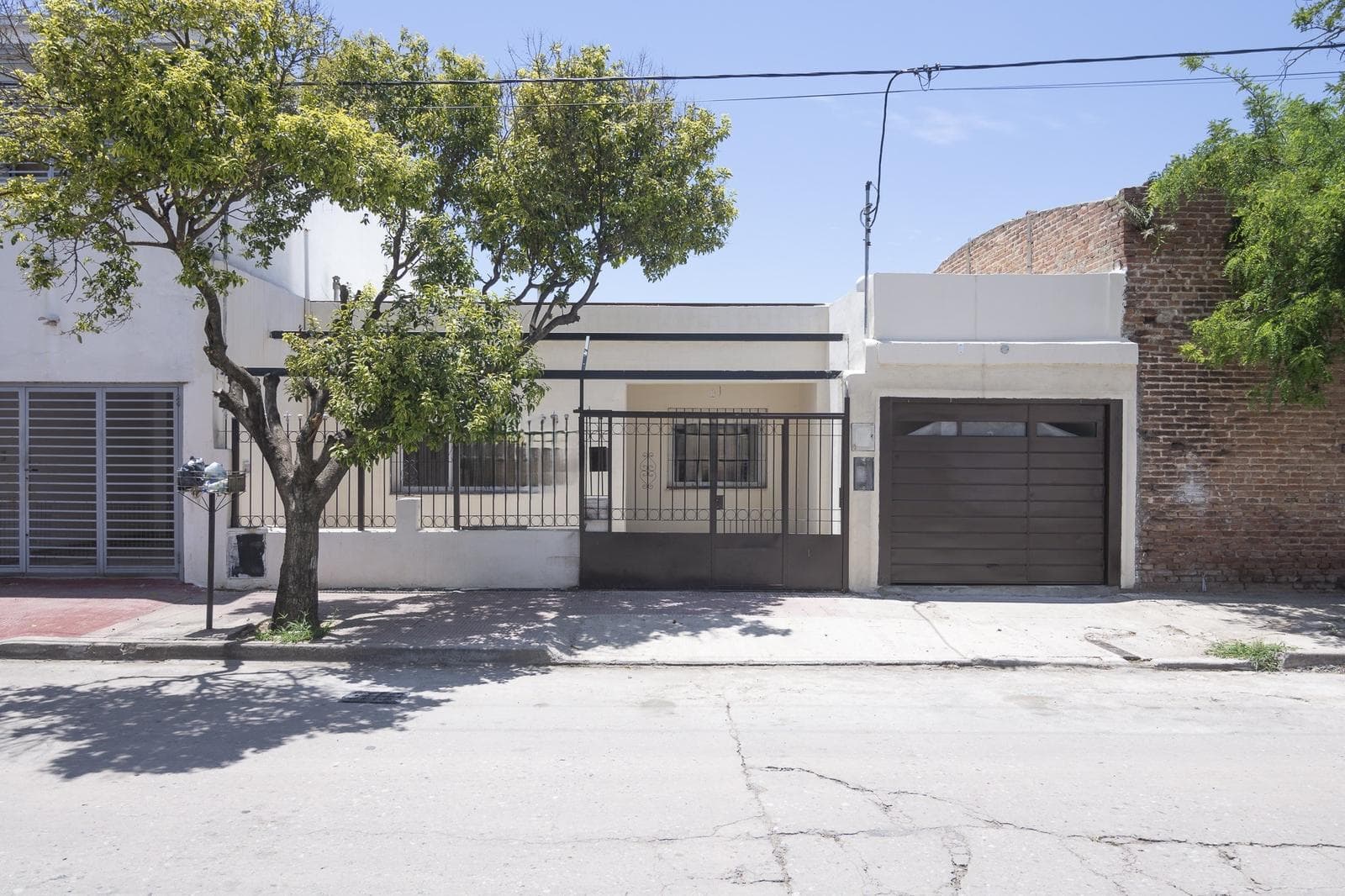 HOUSE FOR SALE IN LAS FLORES, 2 BEDROOMS