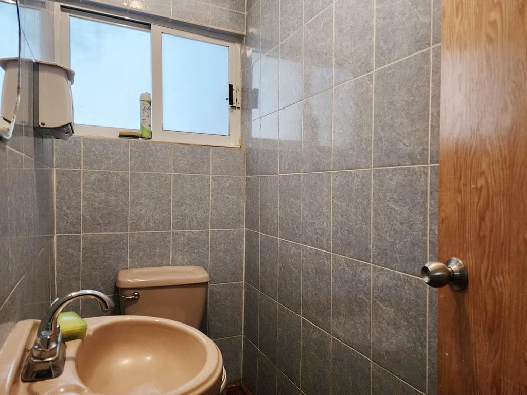 House for Sale in Del Valle Norte with Commercial Zoning