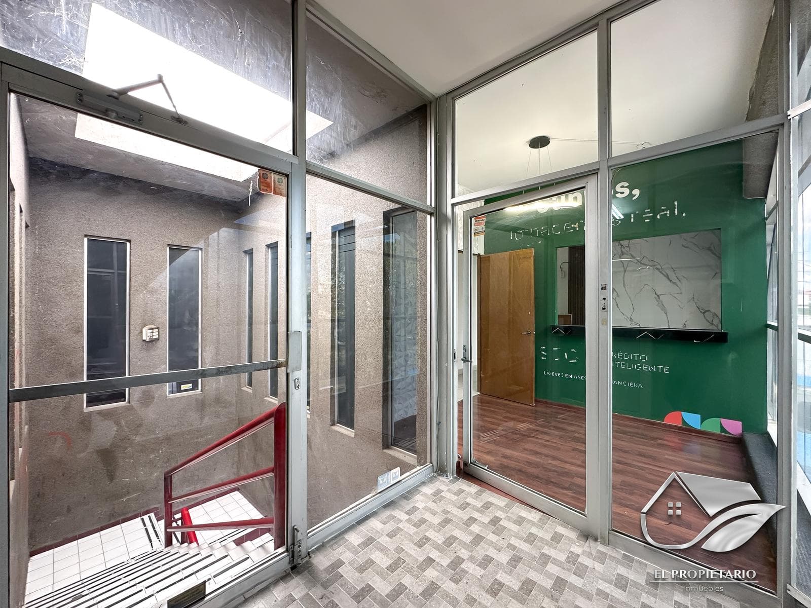 120 square meters of OFFICE SPACE FOR RENT on Lázaro Cárdenas Avenue // Southern Monterrey