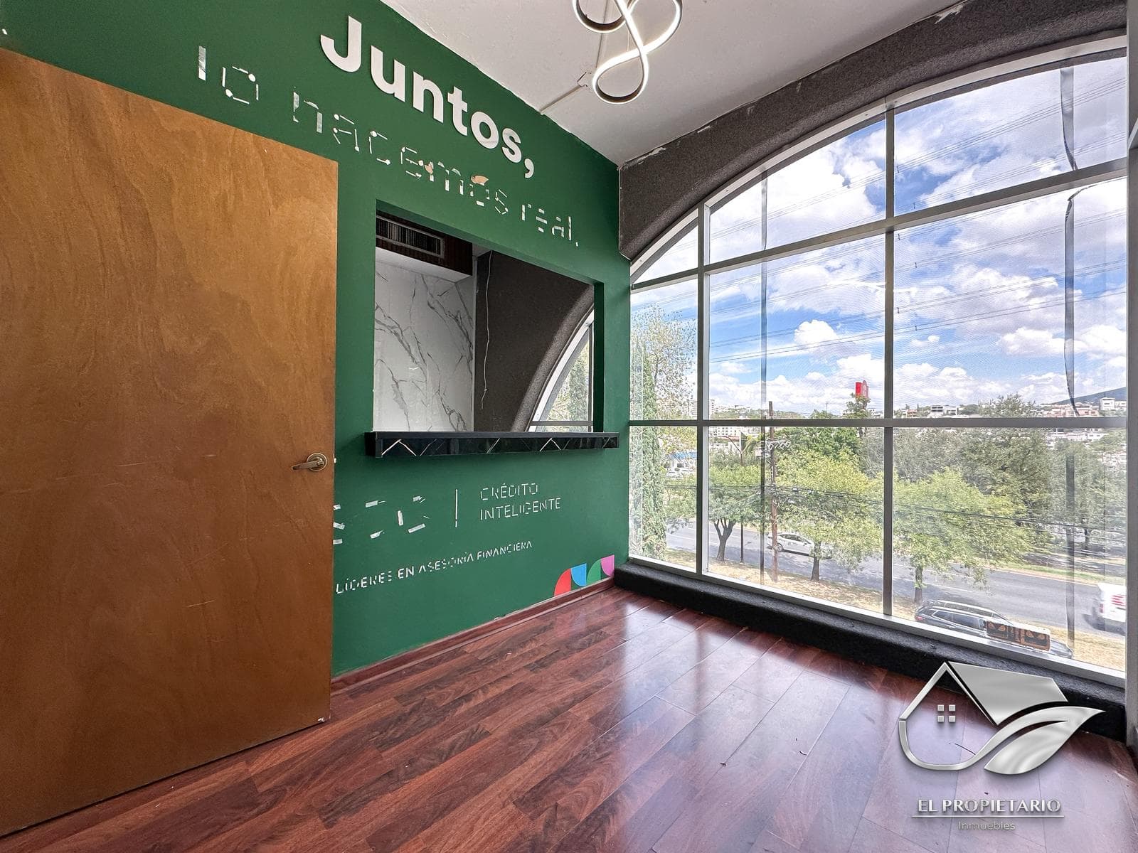 120 square meters of OFFICE SPACE FOR RENT on Lázaro Cárdenas Avenue // Southern Monterrey