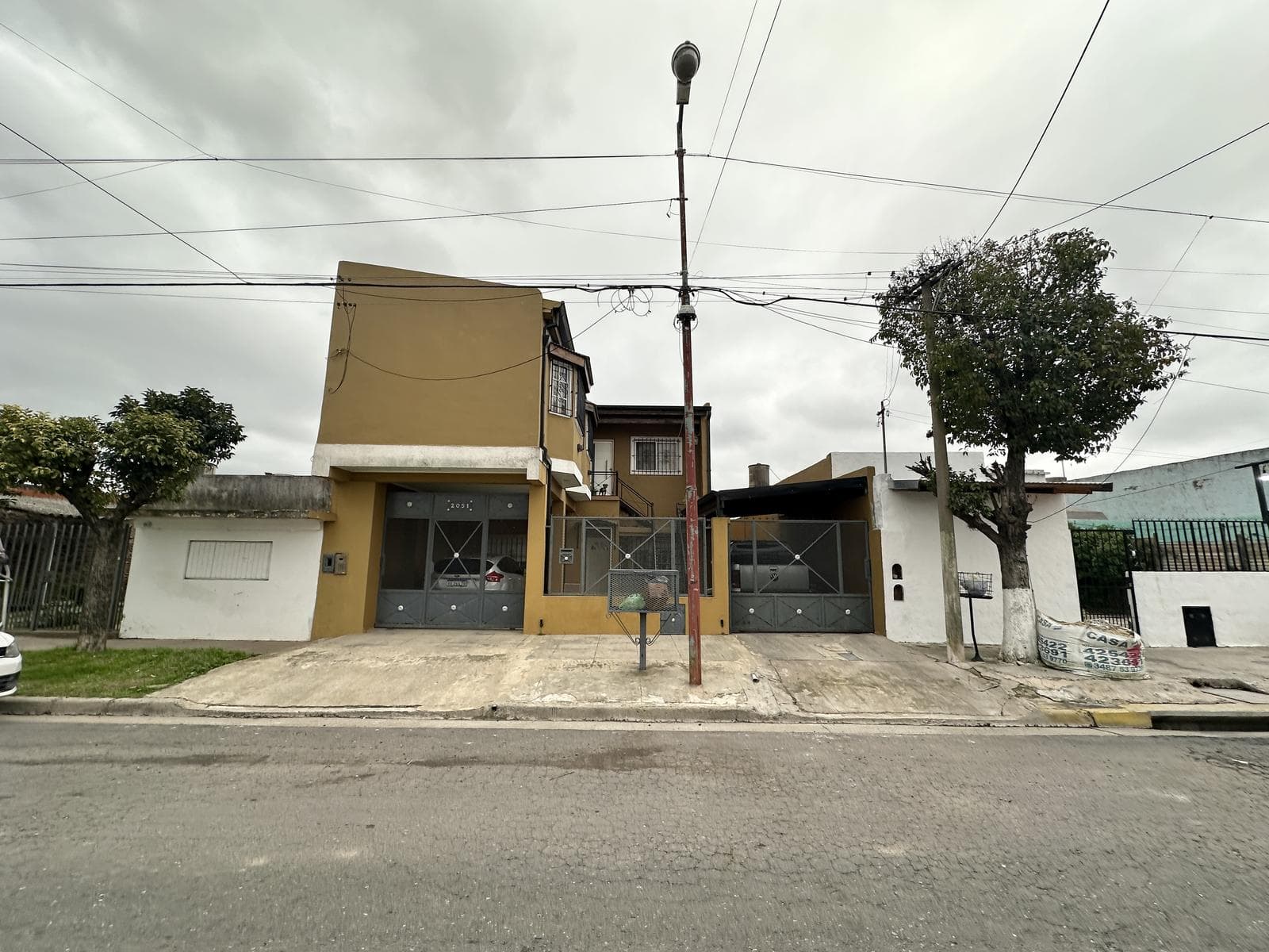 Casa Multifamiliar en Venta. Patio con quincho, parrilla y lavadero. Galpón. Terraza. Centro Zárate