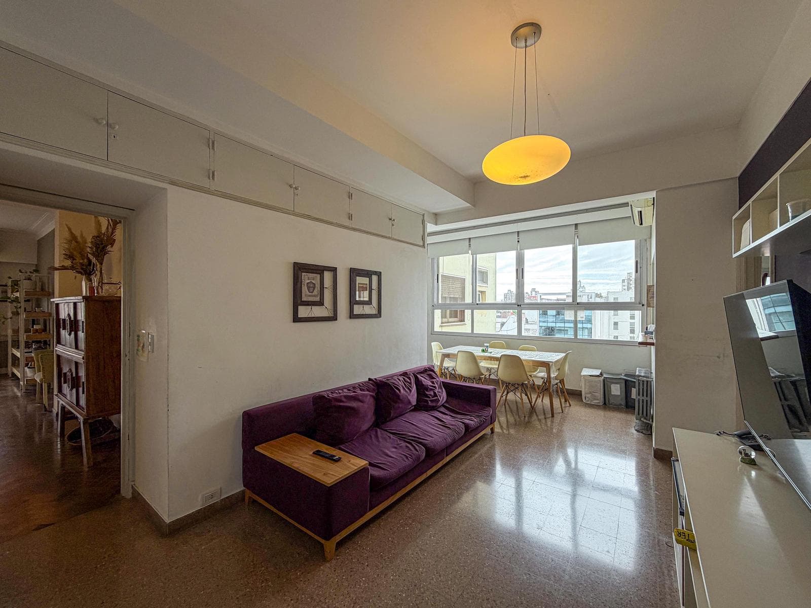 Stately 3-bedroom apartment with a guest room and a garage