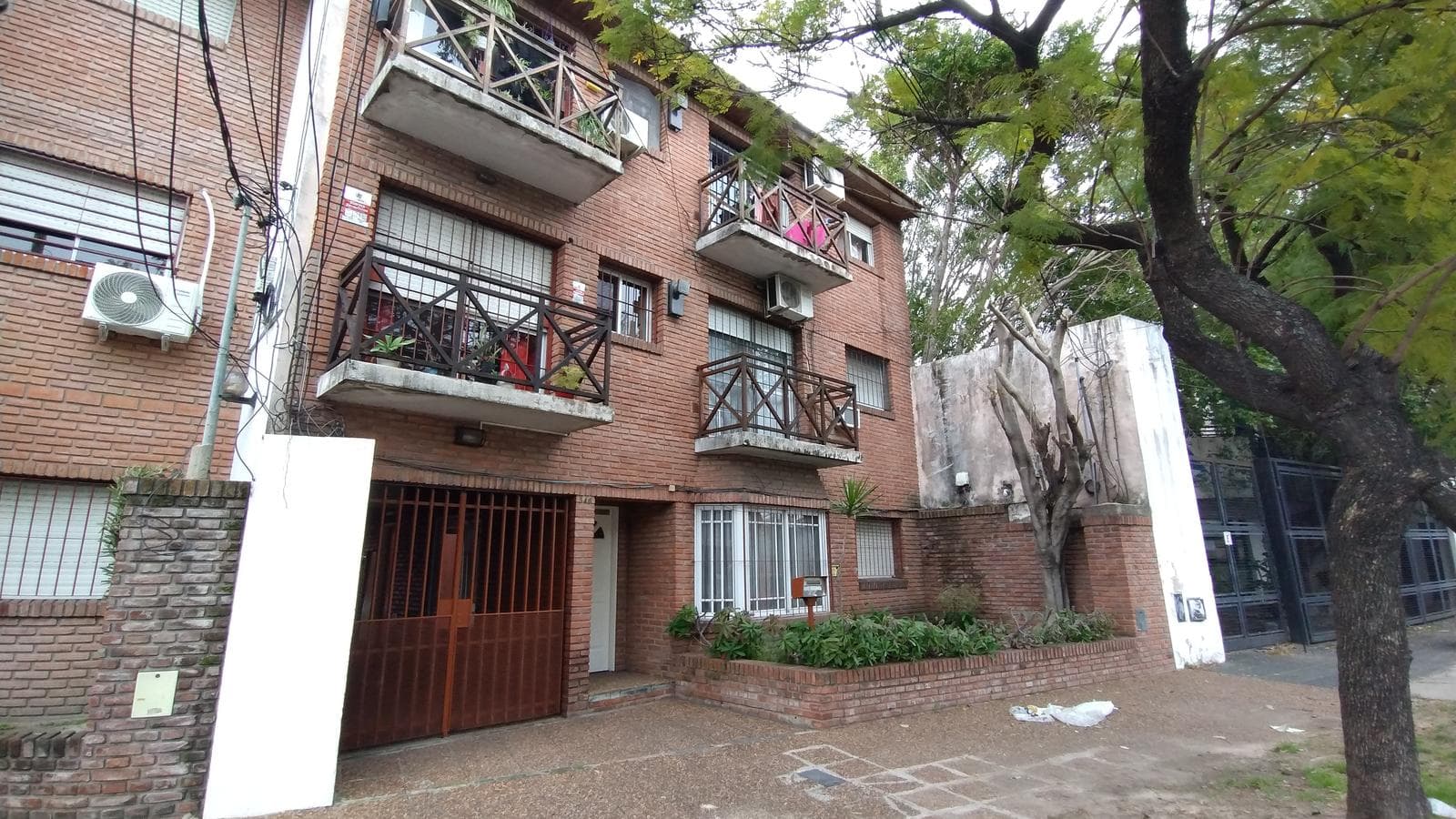 Rent a 2-bedroom apartment with a garage in Sarandi