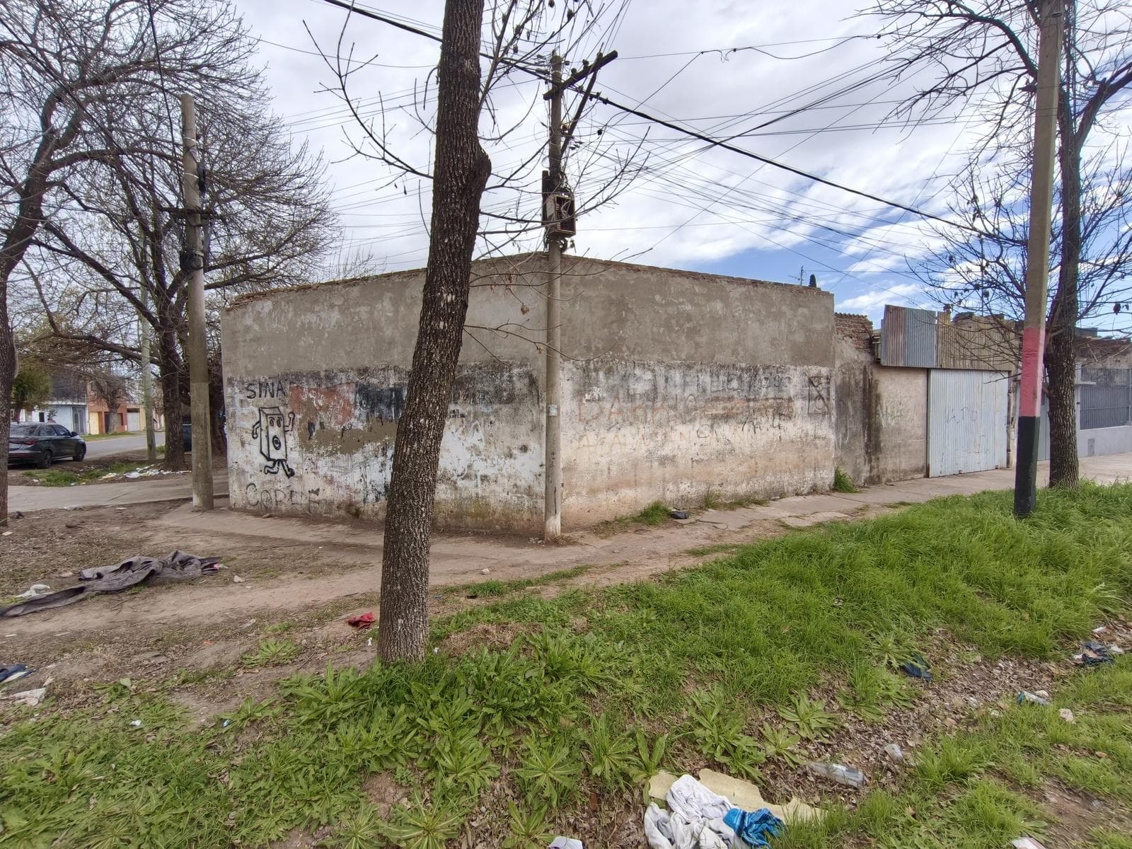 FOR SALE: CORNER WAREHOUSE WITH TWO ENTRANCES