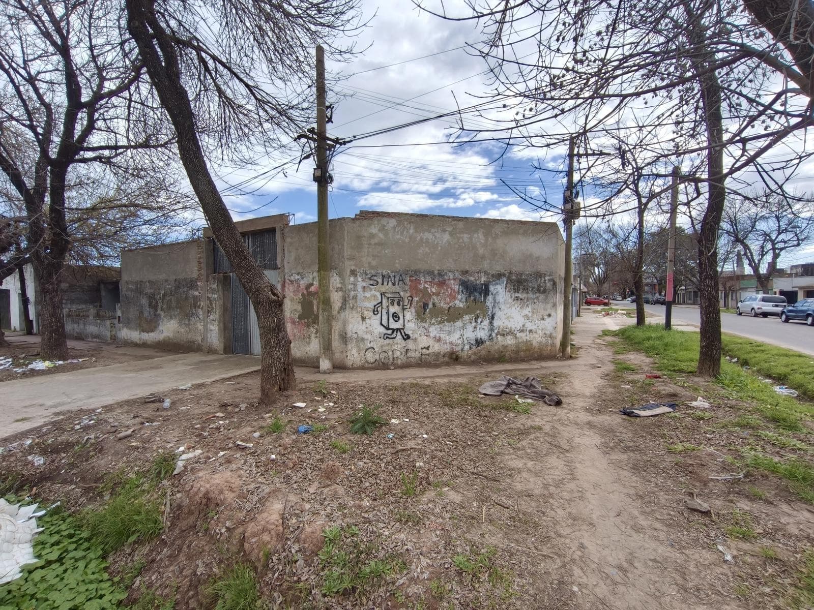 FOR SALE: CORNER WAREHOUSE WITH TWO ENTRANCES