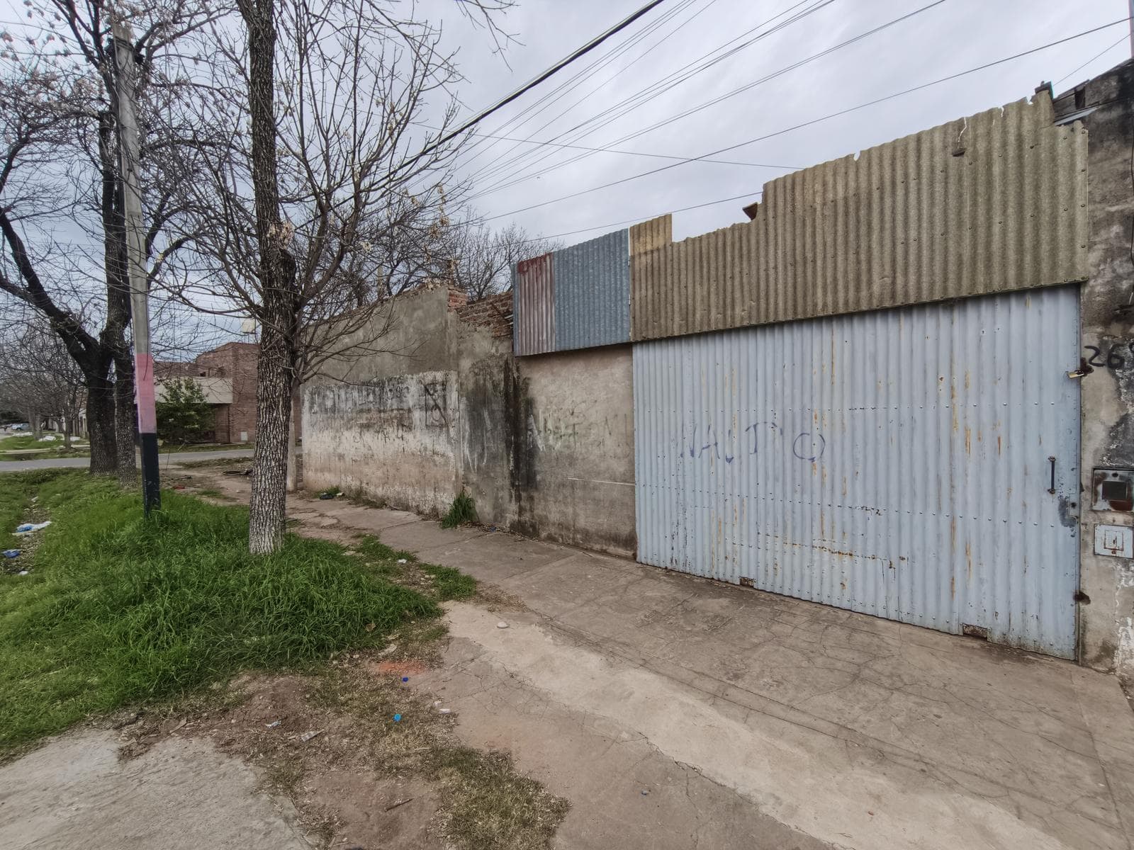 FOR SALE: CORNER WAREHOUSE WITH TWO ENTRANCES