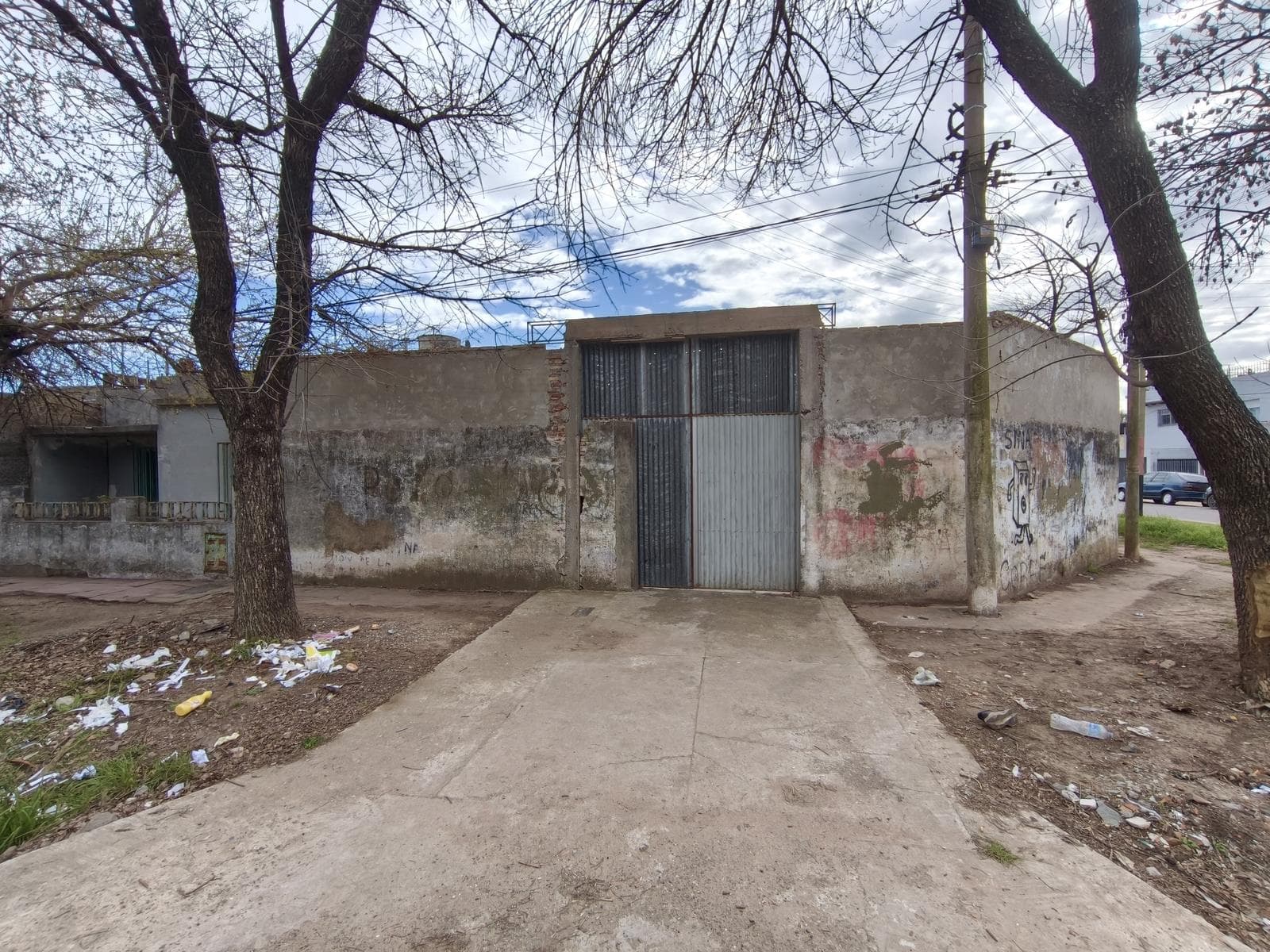 FOR SALE: CORNER WAREHOUSE WITH TWO ENTRANCES