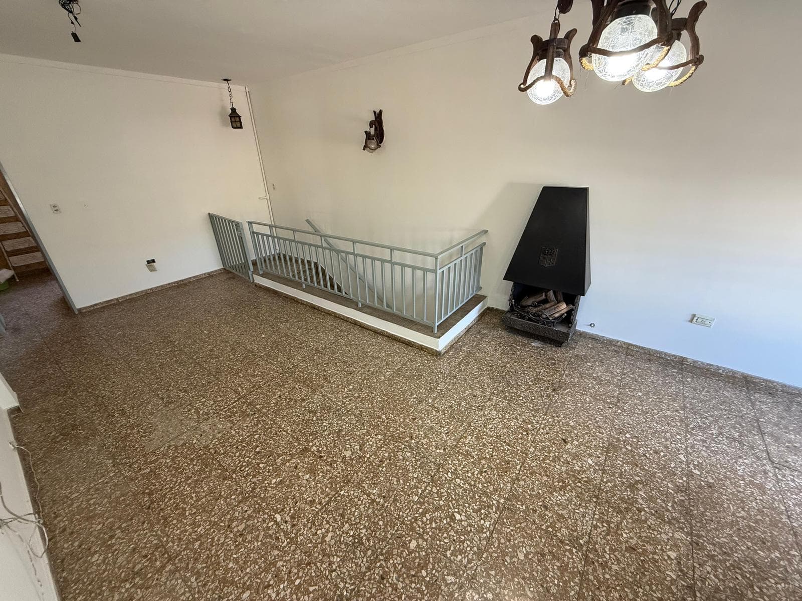 3-ROOM APARTMENT FOR RENT WITH A TERRACE; NO MAINTENANCE FEES