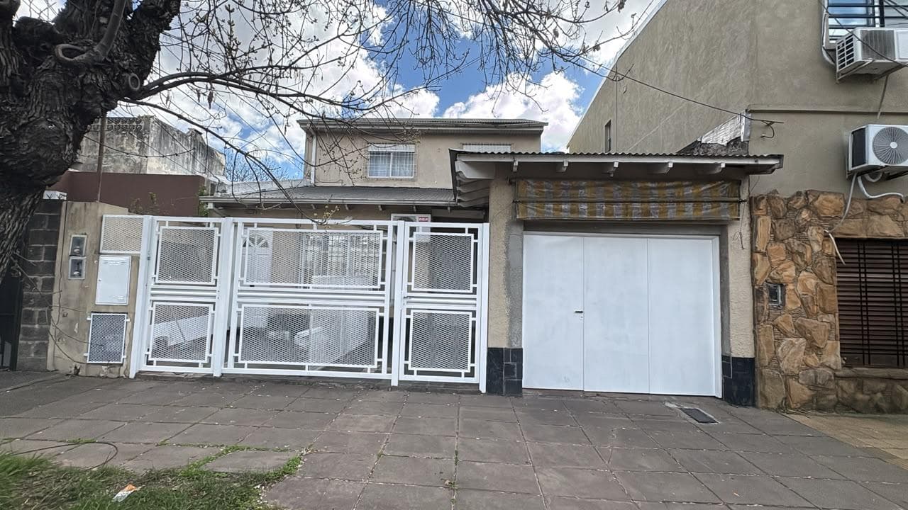 4-room house for sale, with garage, park, and barbecue area, in San Andrés, Villa Ballester
