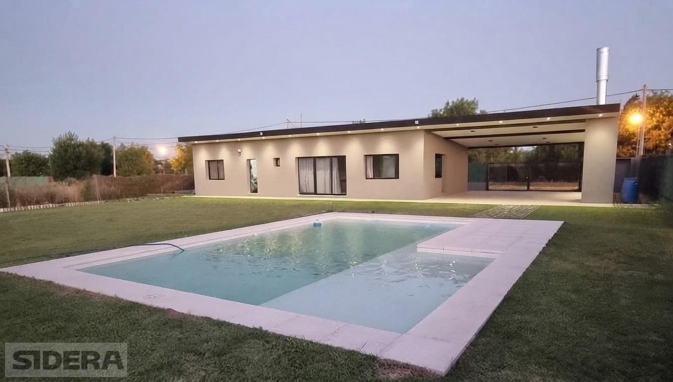 Casa sobre 2 terrenos, 2 dormitorios, excelente calidad constructiva. Roldan. Punta chacra.