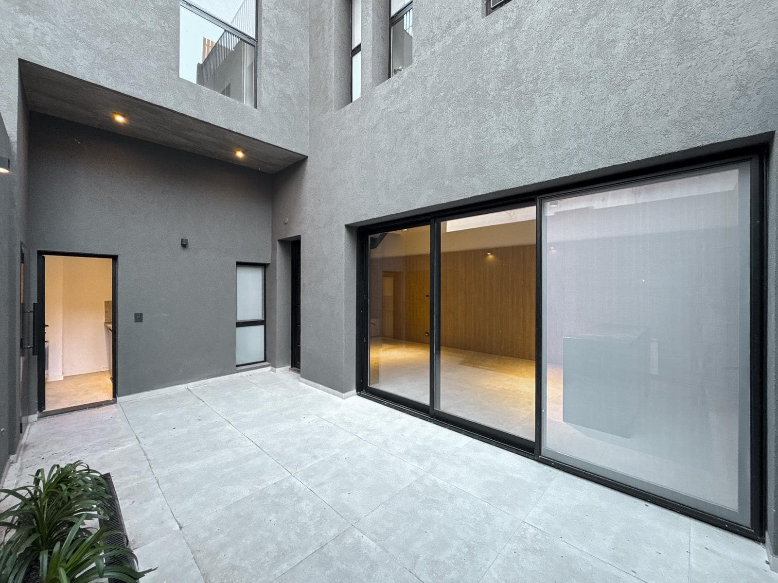 2-bedroom house with an open-concept layout, plus a home office and outdoor kitchen in Zona Río