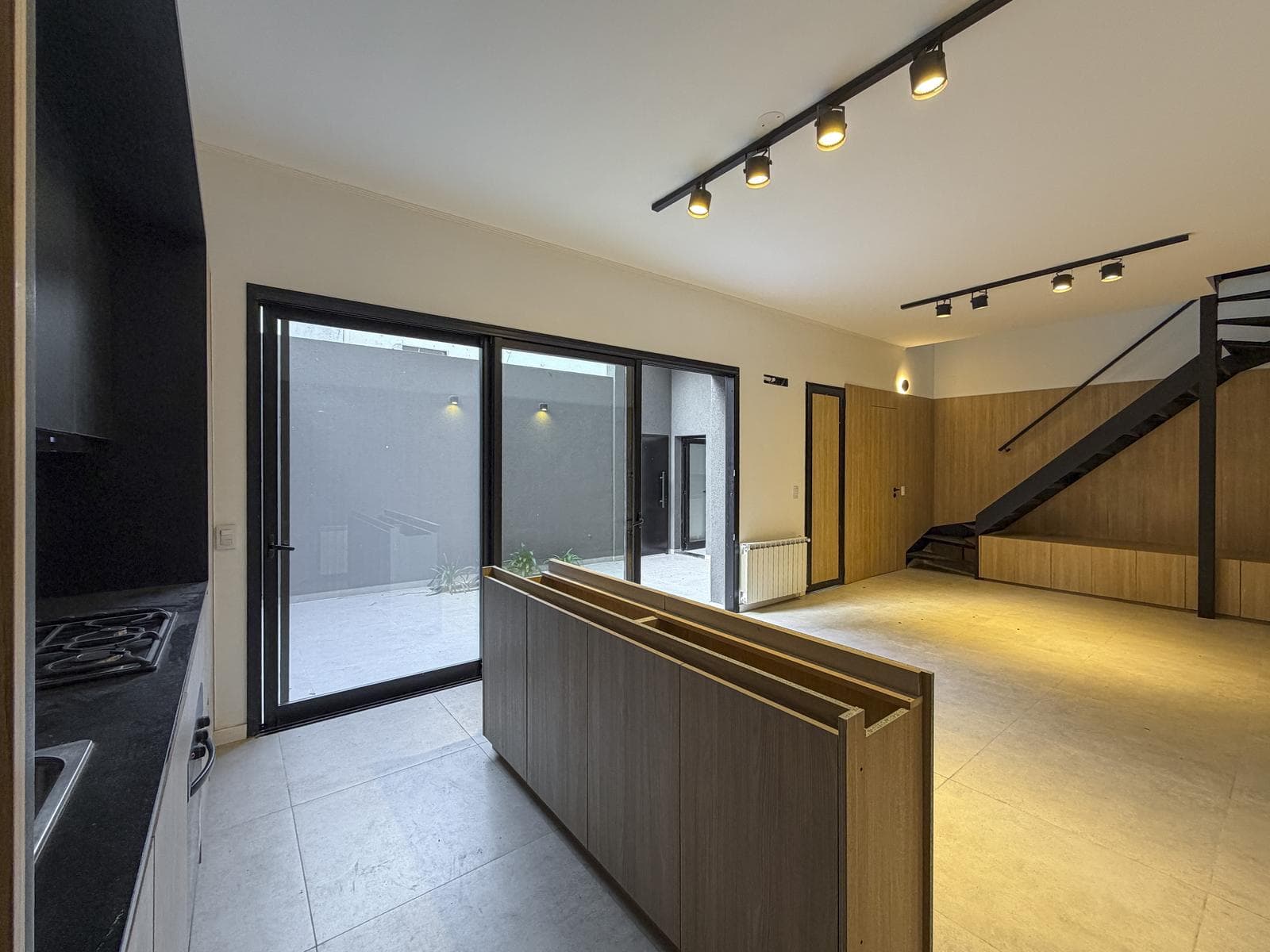 2-bedroom house with an open-concept layout, plus a home office and outdoor kitchen in Zona Río