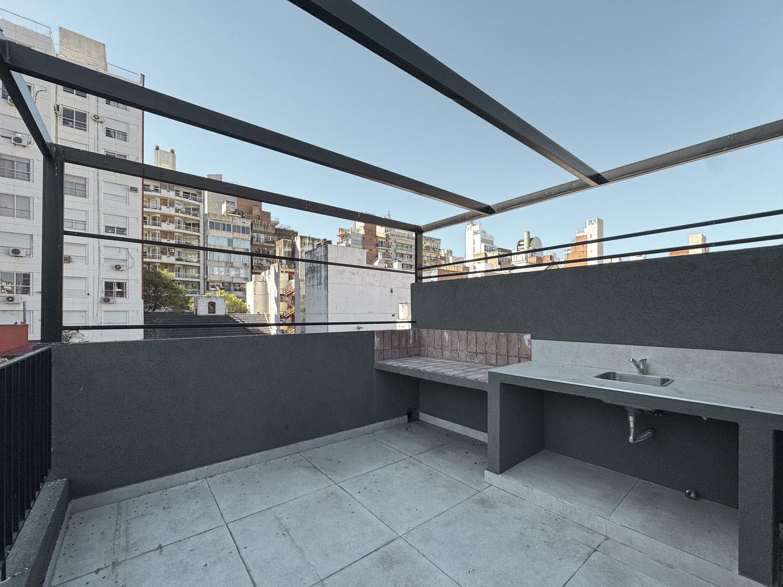 2-bedroom house with an open-concept layout, plus a home office and outdoor kitchen in Zona Río