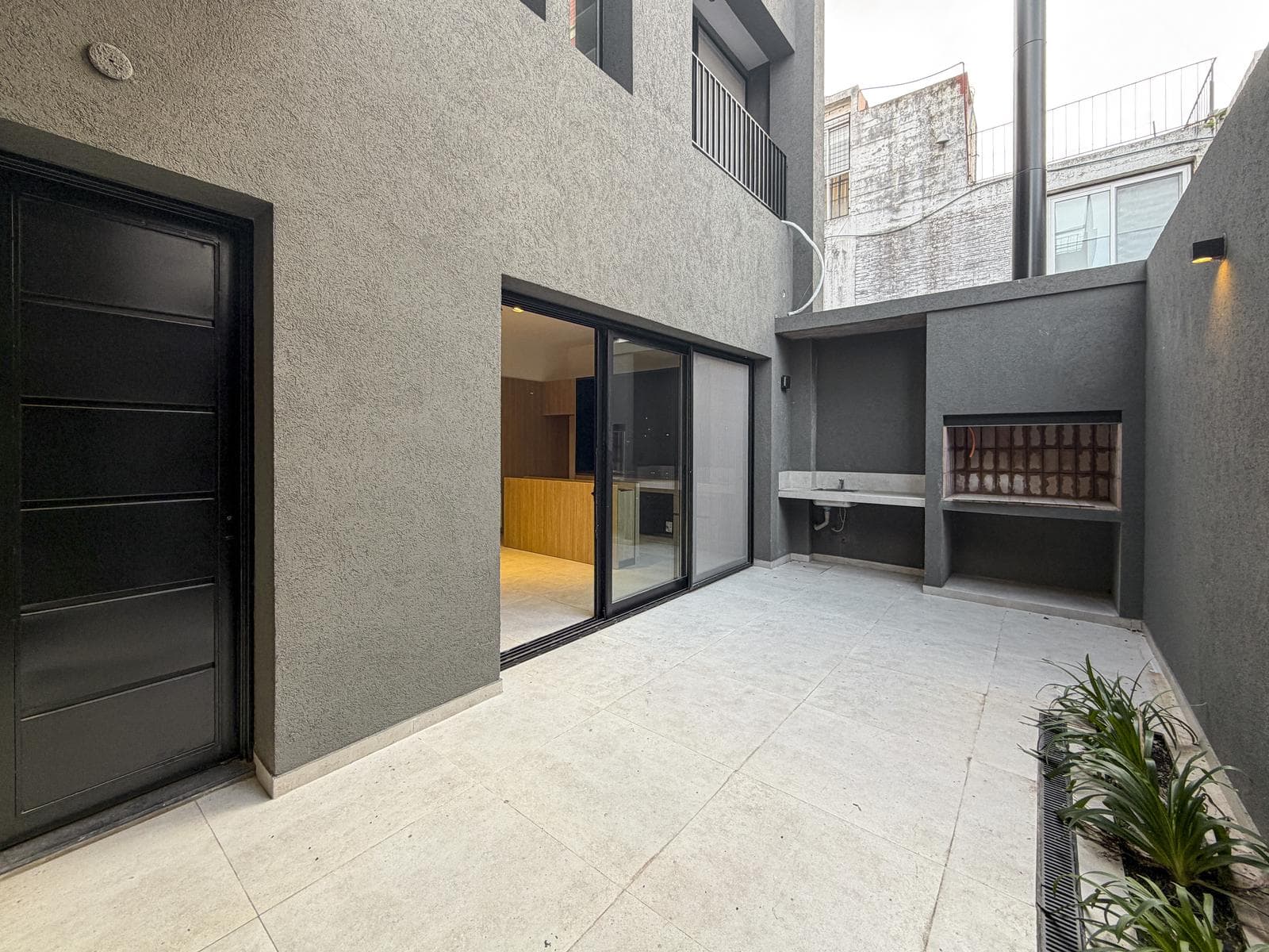 2-bedroom house with an open-concept layout, plus a home office and outdoor kitchen in Zona Río