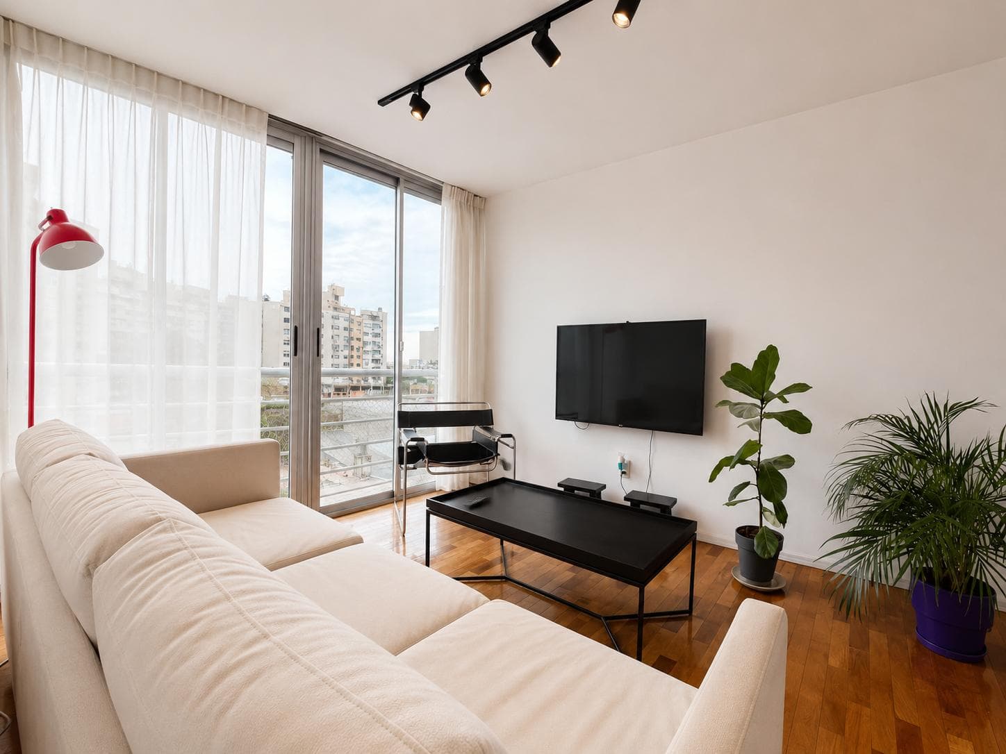 Furnished 1-bedroom apartment for rent on the main street in Punta Carretas