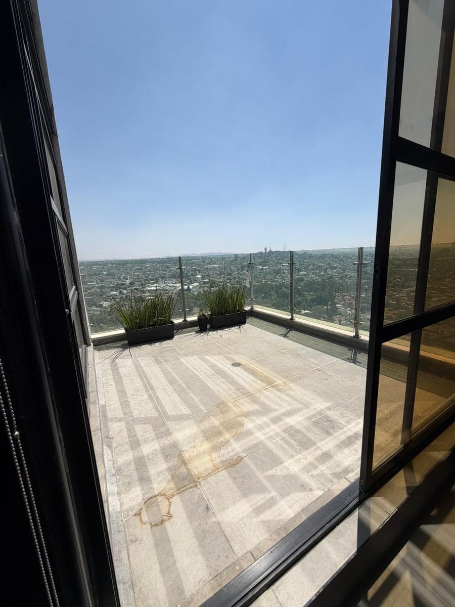 PENTHOUSES FOR SALE AS AN INVESTMENT PROPERTY WITH A TENANT 236 MTS.