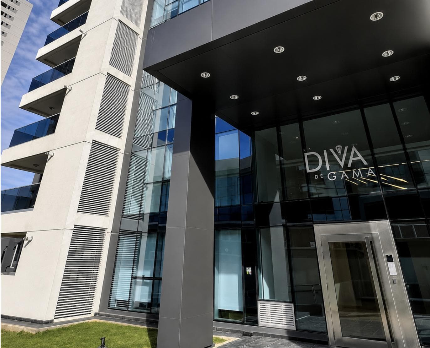 Two-bedroom apartment in the Diva de Gama gated community