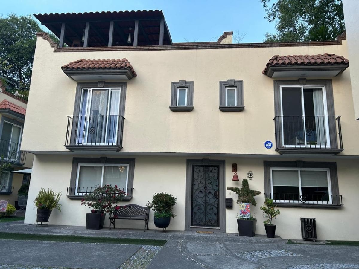 Condominium for Sale with a Roof Garden in Villa Coyoacán, Coyoacán—3 Bedrooms