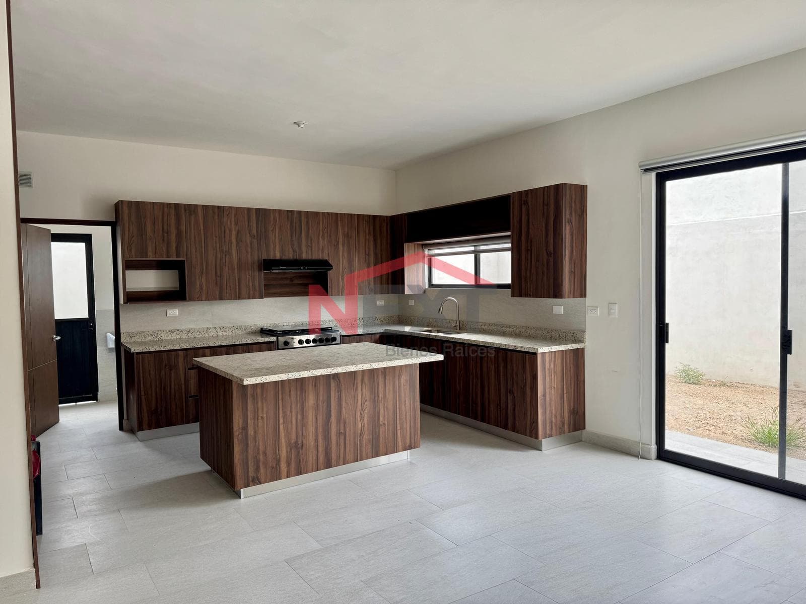 NEW HOUSE FOR RENT IN SETERRA