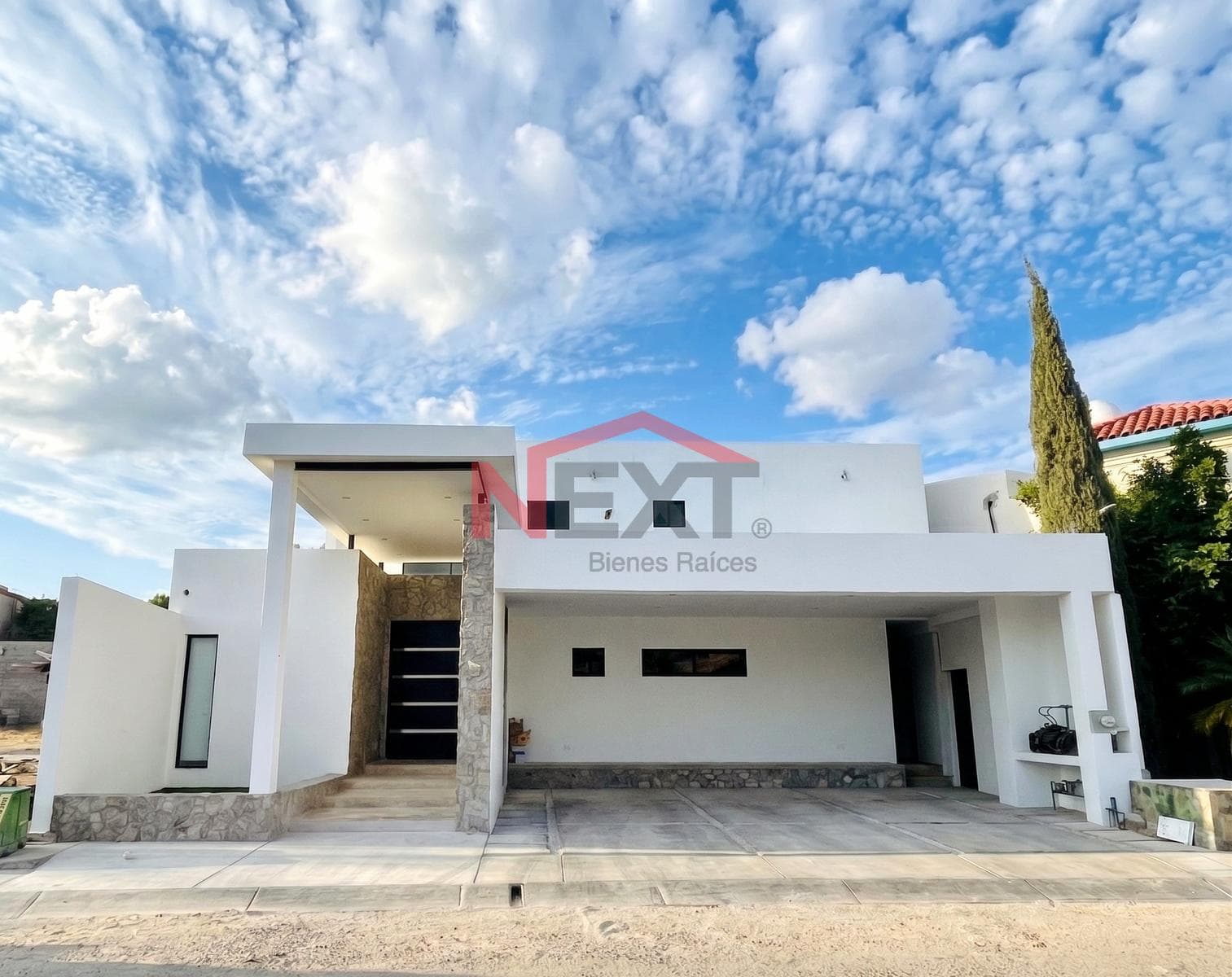 HOUSE FOR SALE IN LORETO RESIDENCIAL