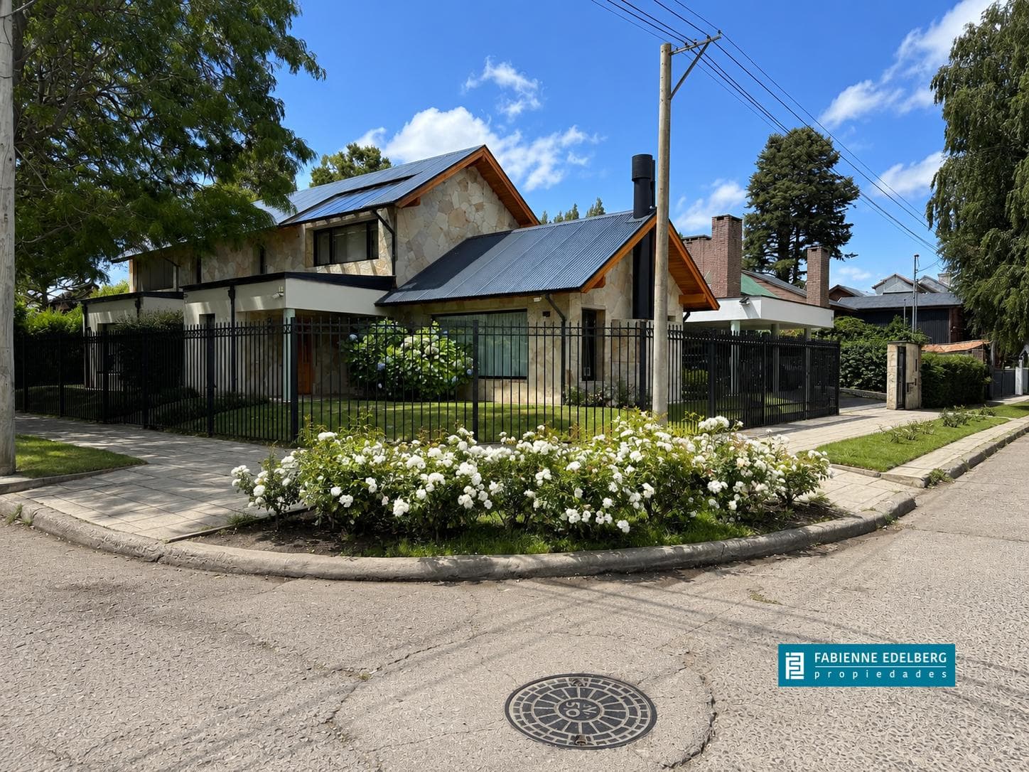 PREMIUM House in Downtown Brown at the corner of Coronel Diaz, San Martín de los Andes