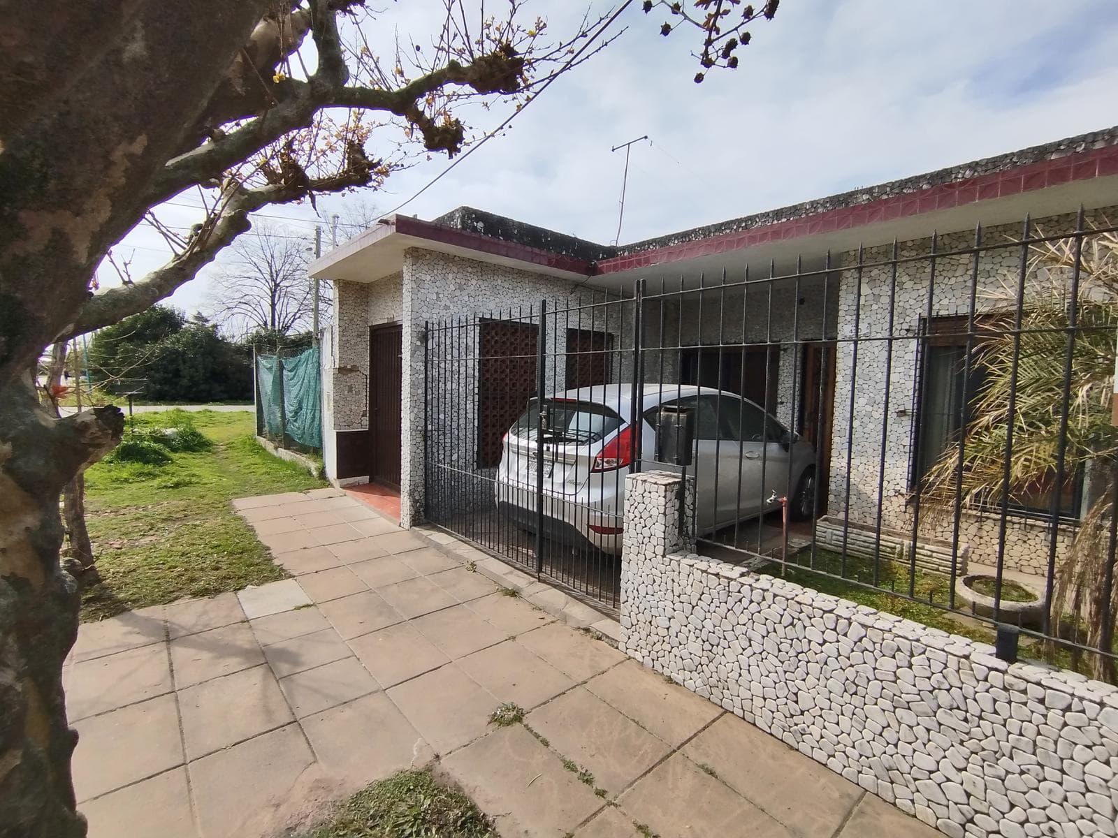 Multi-family home for sale in Garín, La Madrugada, 7 rooms with a yard and barbecue area