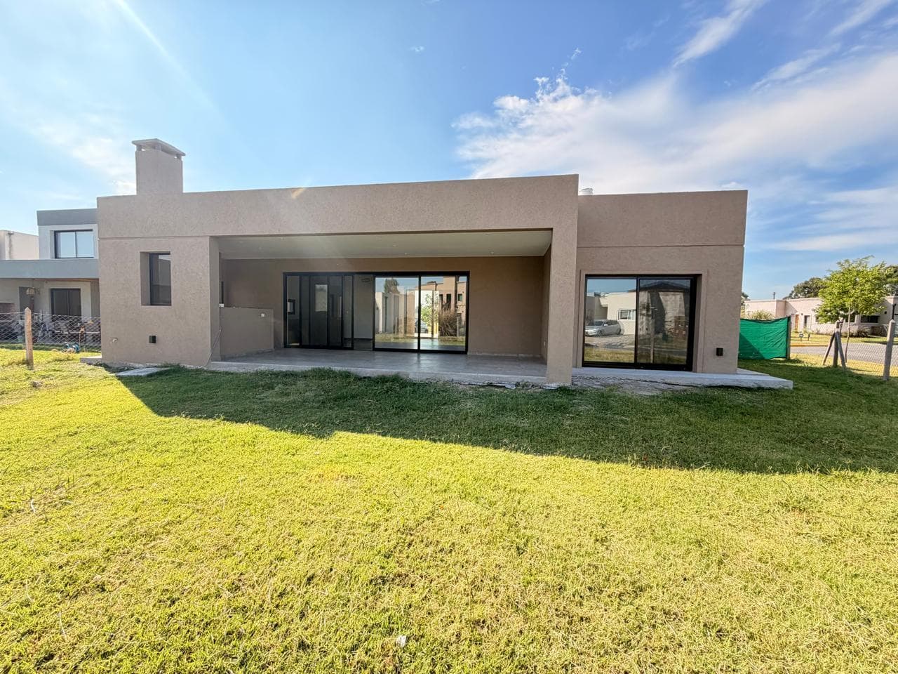 Single-story house for RENT on a central lot in Santo Tomás