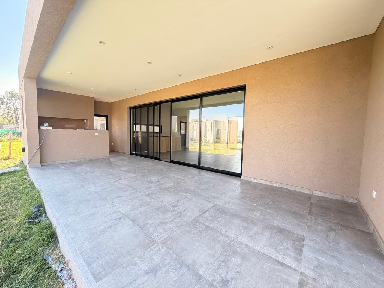Single-story house for RENT on a central lot in Santo Tomás