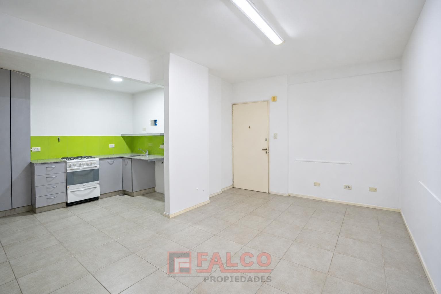 Renovated 3-room apartment on the first floor - Suitable for professionals