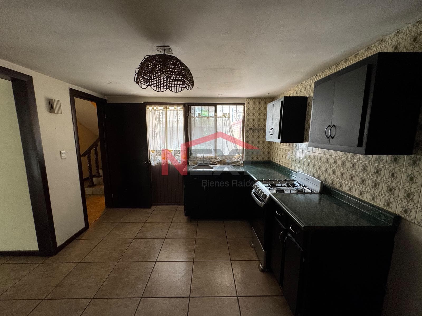 HOUSE FOR SALE IN THE JARDINES DEL VALLE NEIGHBORHOOD